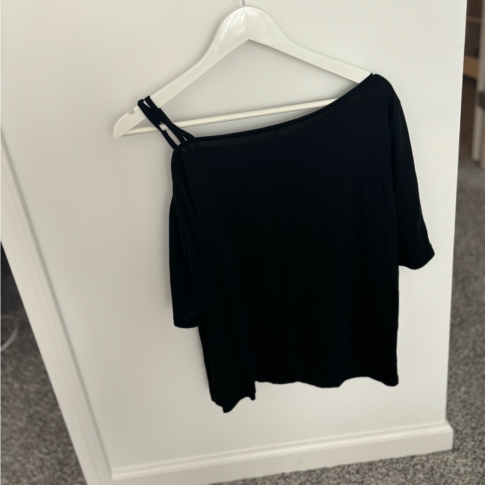 Black top size large